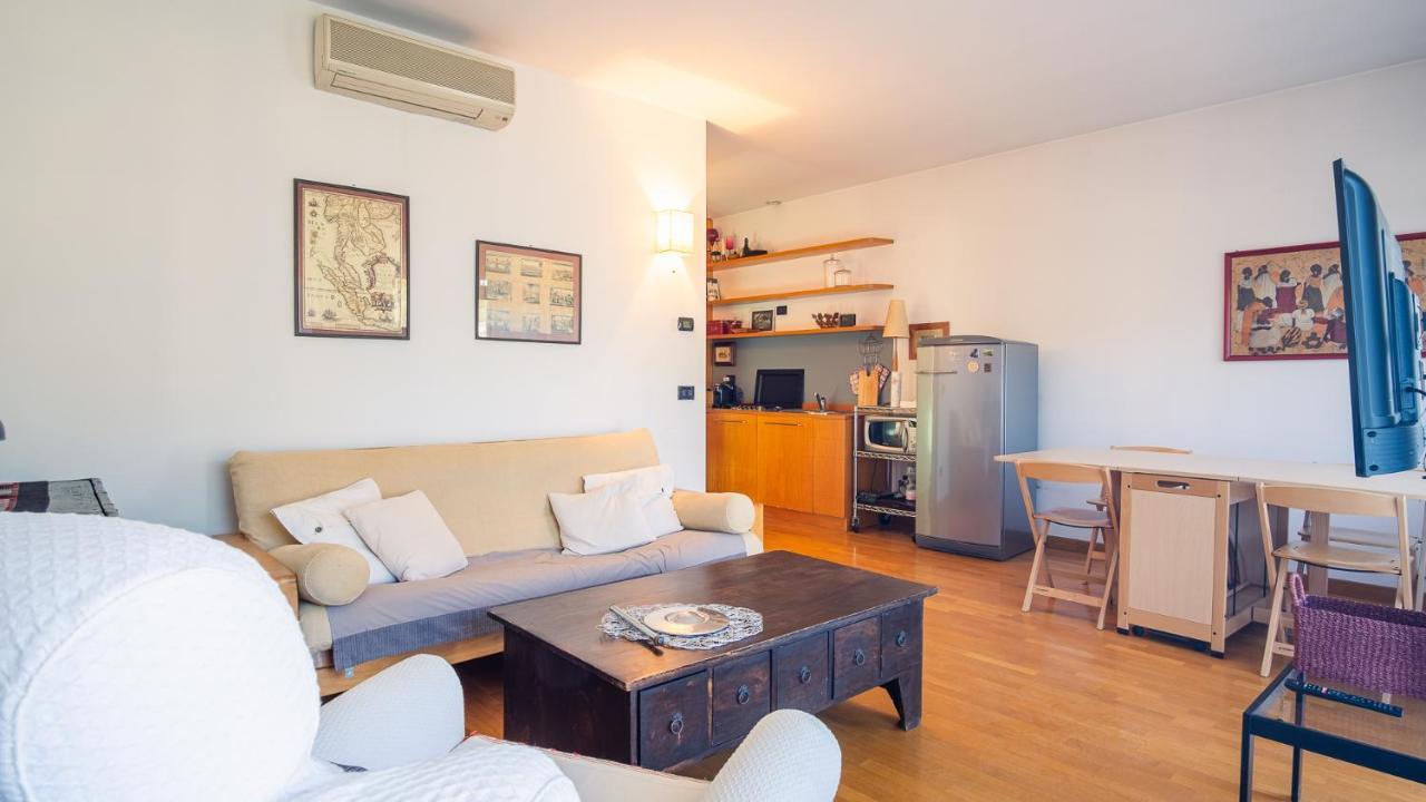 The Zodiac Apartment - Italian Homing 西尔米奥奈 外观 照片